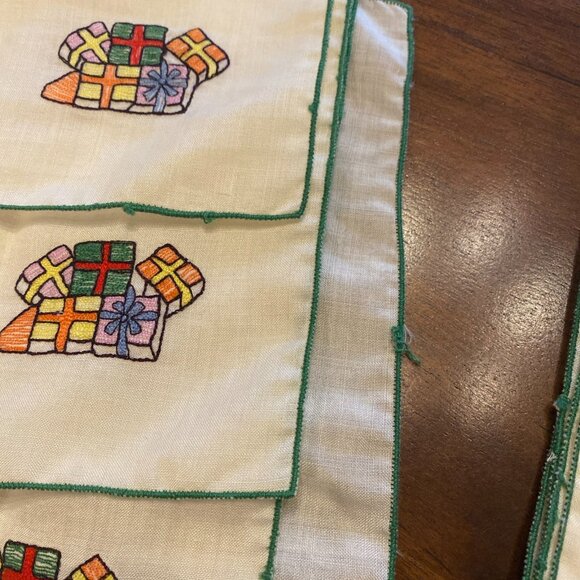 Spode Christmas Linen Embroidery Placemat, off white green edge 18x13 Set of 8 - Picture 9 of 9